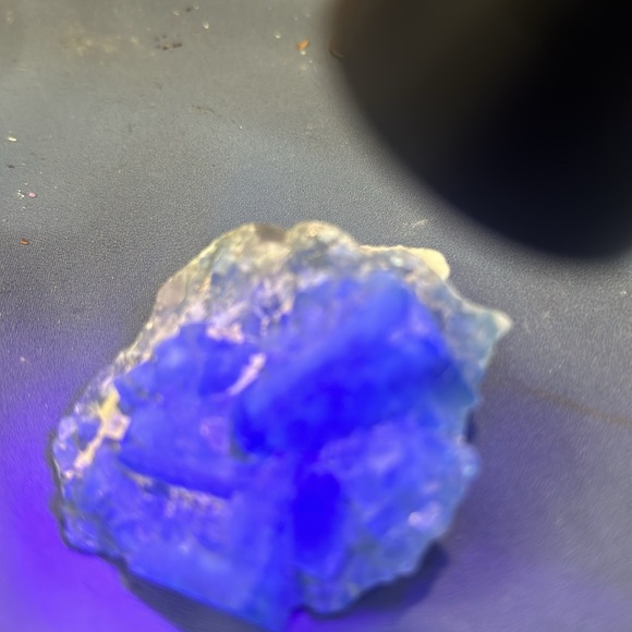 Raw natural fluorite specimen 110 g 3 in.³ UV reactive, - Picture 1 of 5